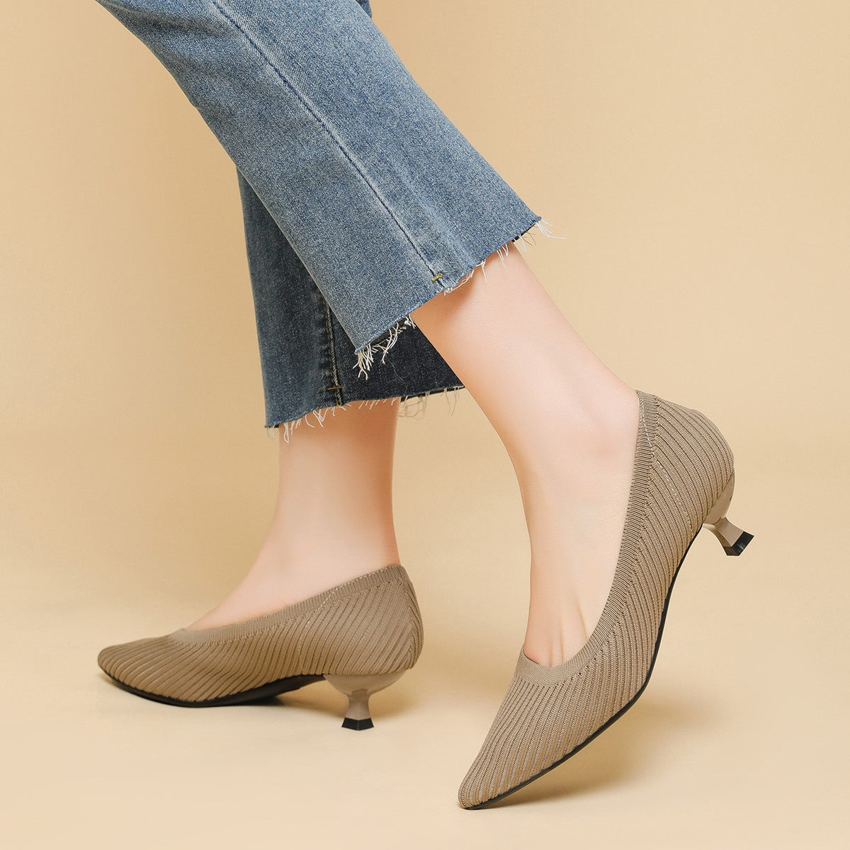Scarpin Salto Kitten Confortável em Malha Tricô - Elara