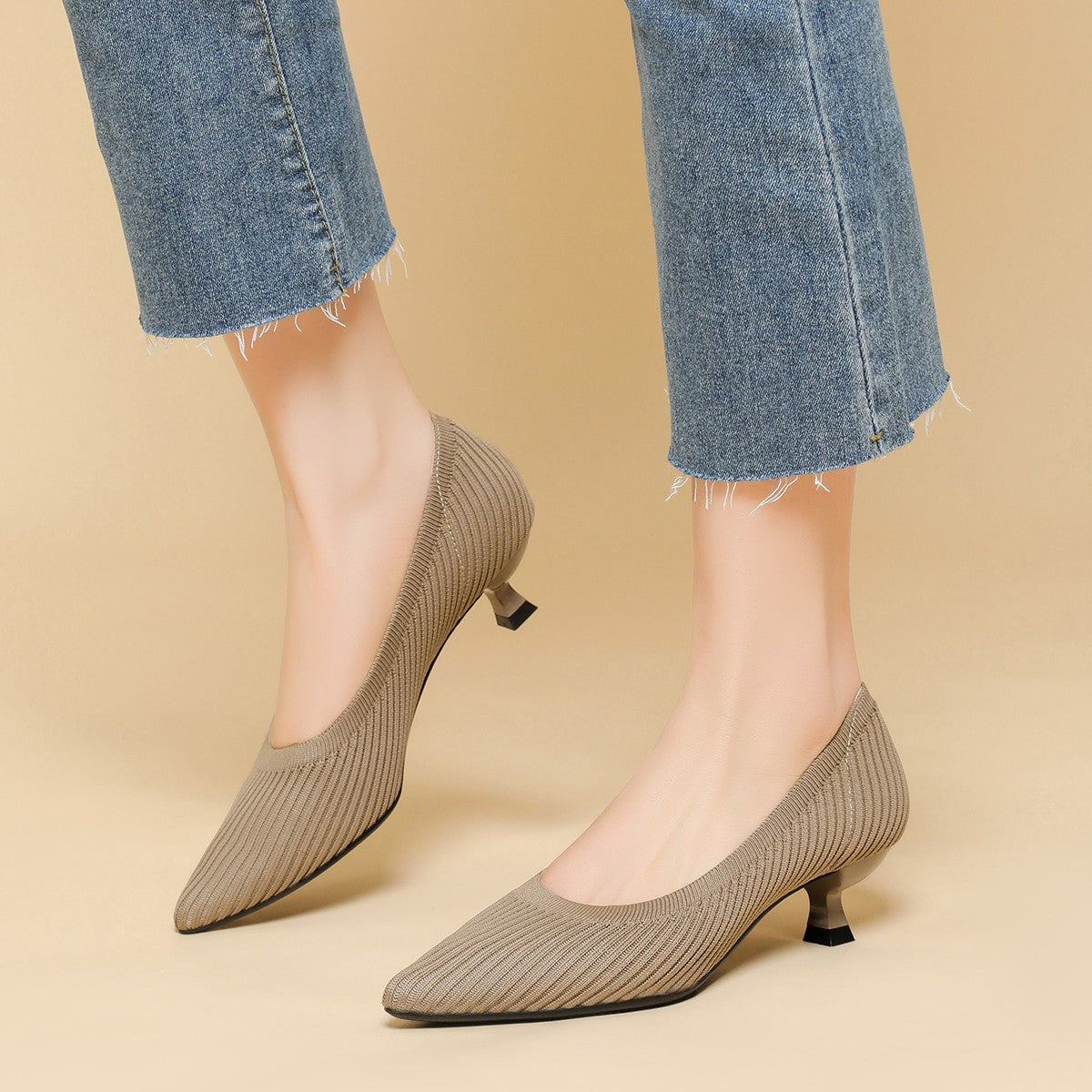 Scarpin Salto Kitten Confortável em Malha Tricô - Elara