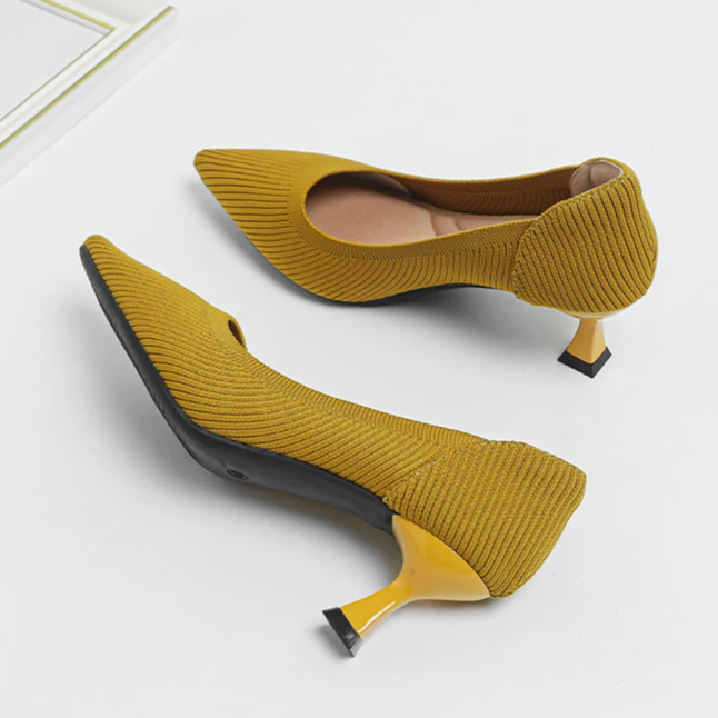 Scarpin Salto Médio Confortável em Malha Tricô - Clara