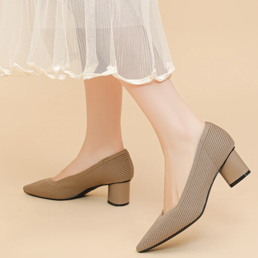 Scarpin Salto Bloco Confortável em Malha Tricô - Hazel