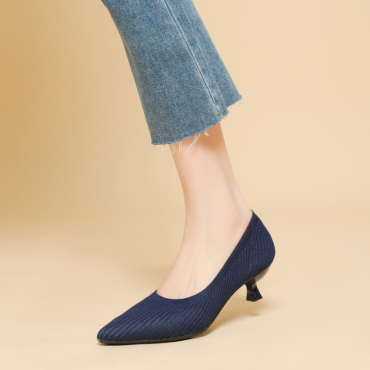 Scarpin Salto Kitten Confortável em Malha Tricô - Elara
