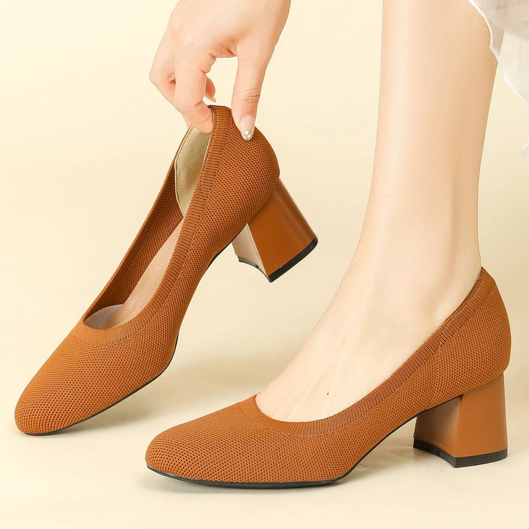 Scarpin Salto Bloco em Malha Tricô Confortável – Dominique