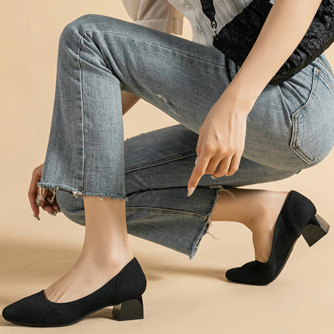 Scarpin Salto Bloco Confortável em Malha Tricô - Lena