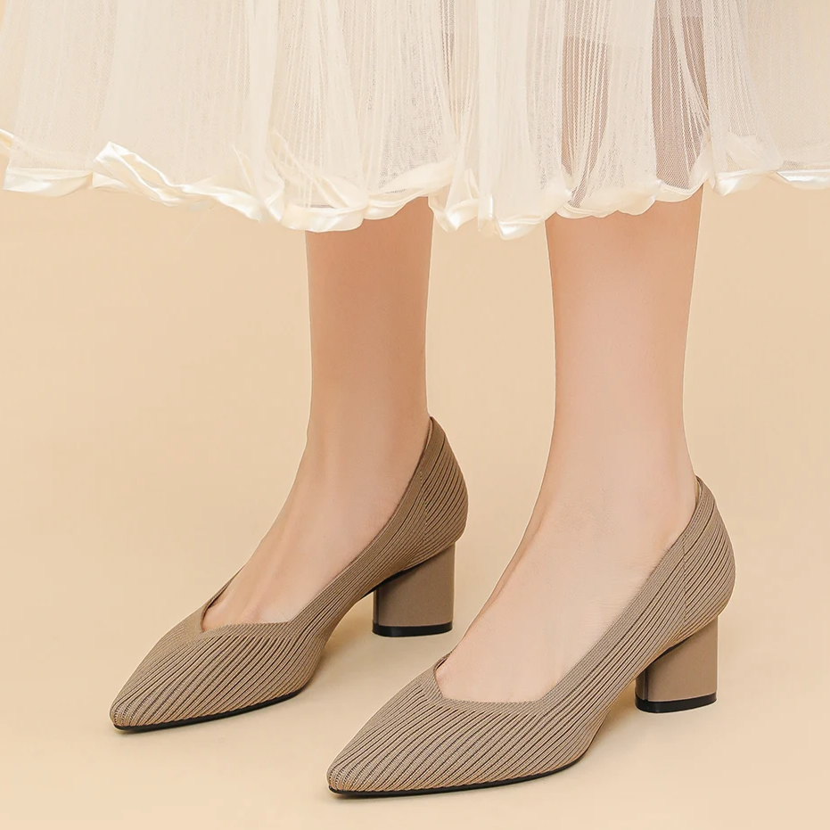 Scarpin Salto Bloco Confortável em Malha Tricô - Hazel