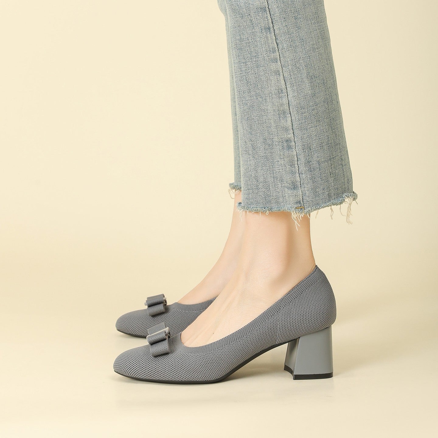 Scarpin Salto Bloco Confortável em Malha Tricô – Valerie