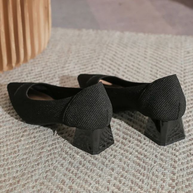 Scarpin Salto Bloco Confortável em Malha Tricô - Nyla