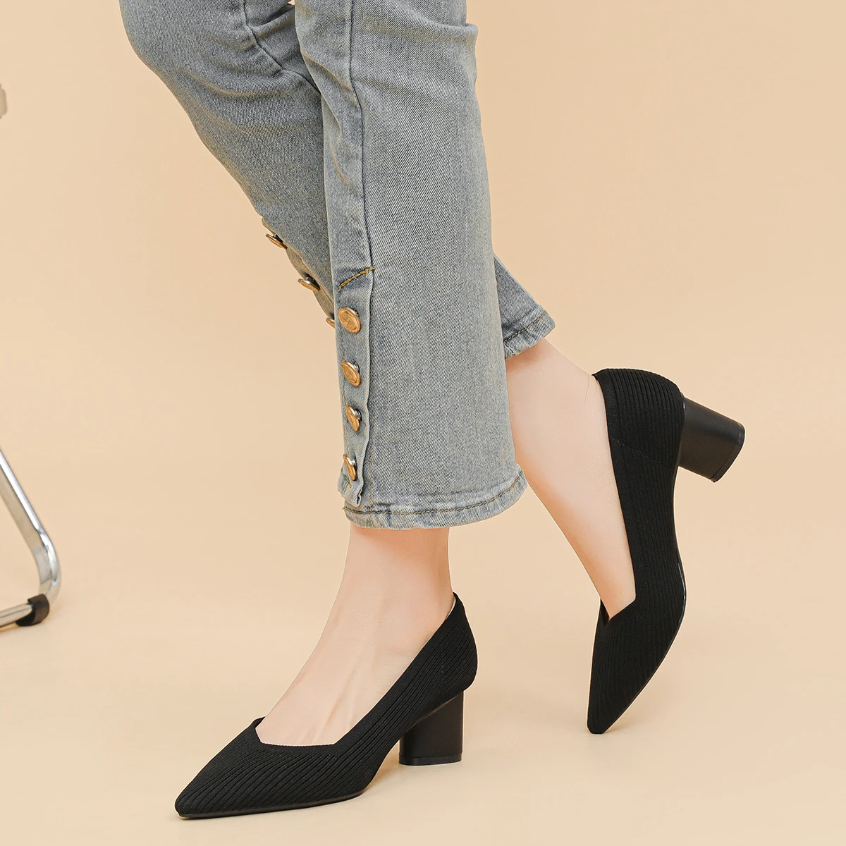 Scarpin Salto Bloco Confortável em Malha Tricô - Hazel