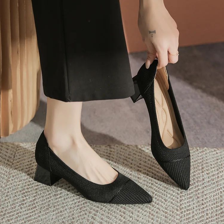 Scarpin Salto Bloco Confortável em Malha Tricô - Nyla