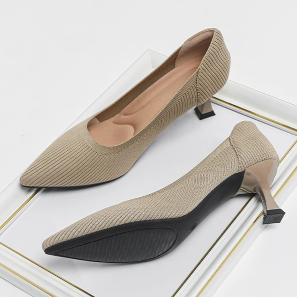 Scarpin Salto Médio Confortável em Malha Tricô - Clara