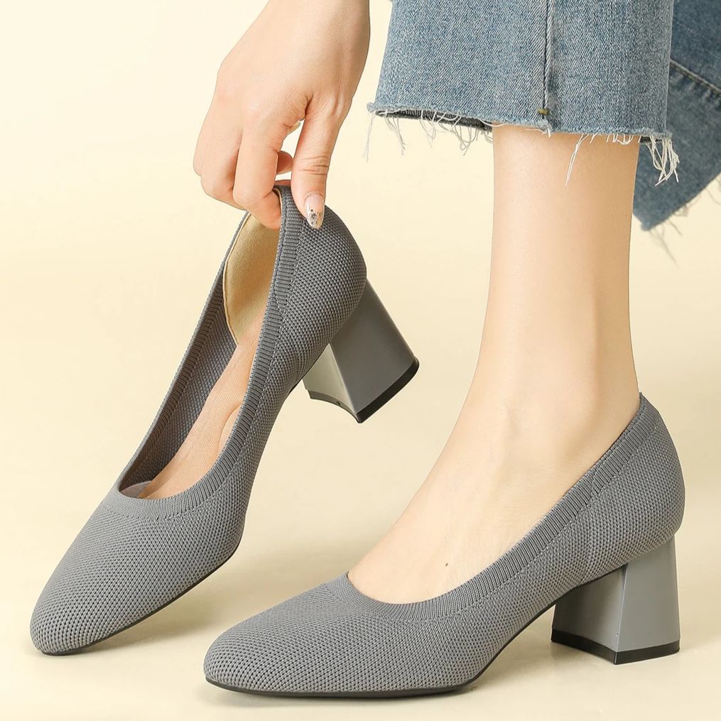 Scarpin Salto Bloco em Malha Tricô Confortável – Dominique