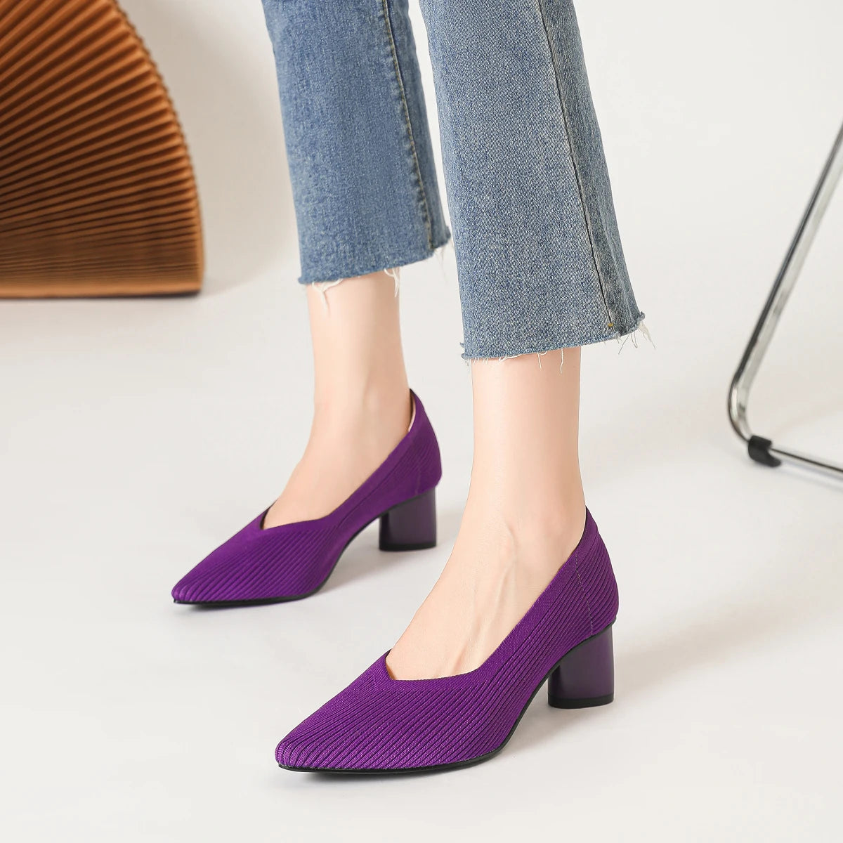 Scarpin Salto Bloco Confortável em Malha Tricô - Hazel
