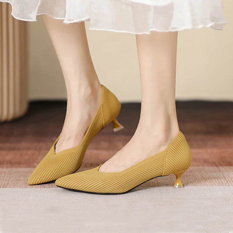 Scarpin Salto Kitten Confortável em Malha Tricô - Grace