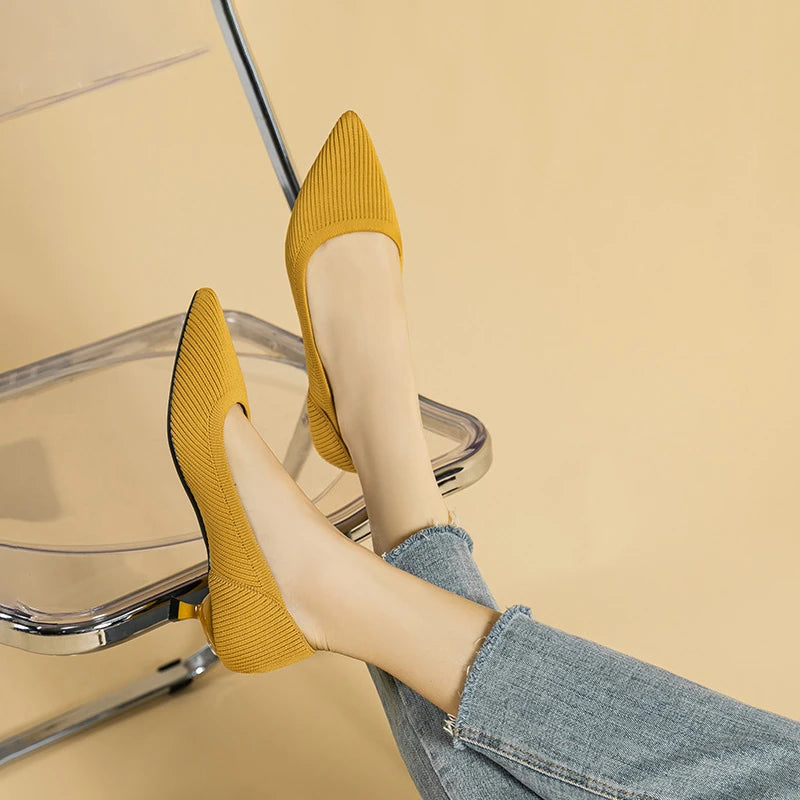 Scarpin Salto Kitten Confortável em Malha Tricô - Agnes