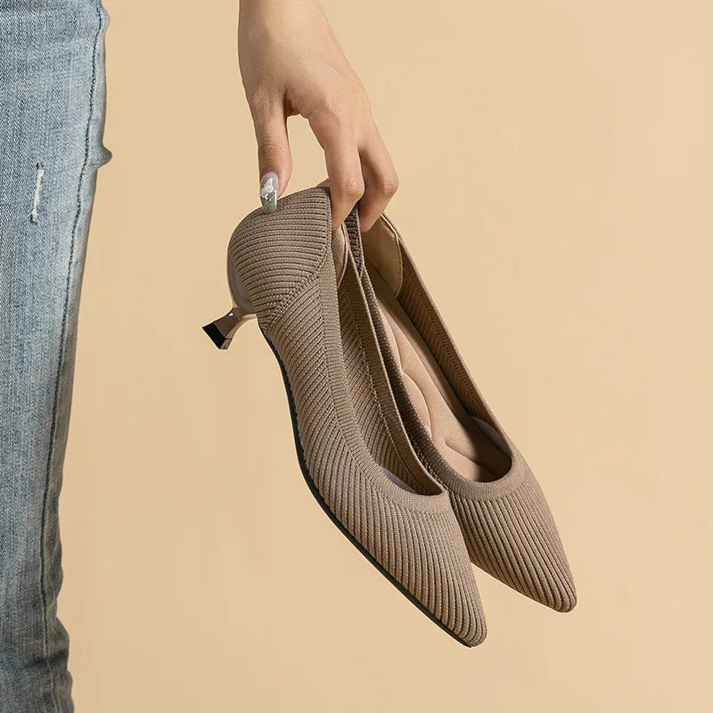 Scarpin Salto Kitten Confortável em Malha Tricô - Agnes
