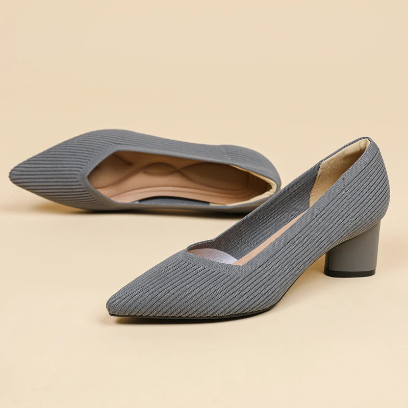 Scarpin Salto Bloco Confortável em Malha Tricô - Hazel