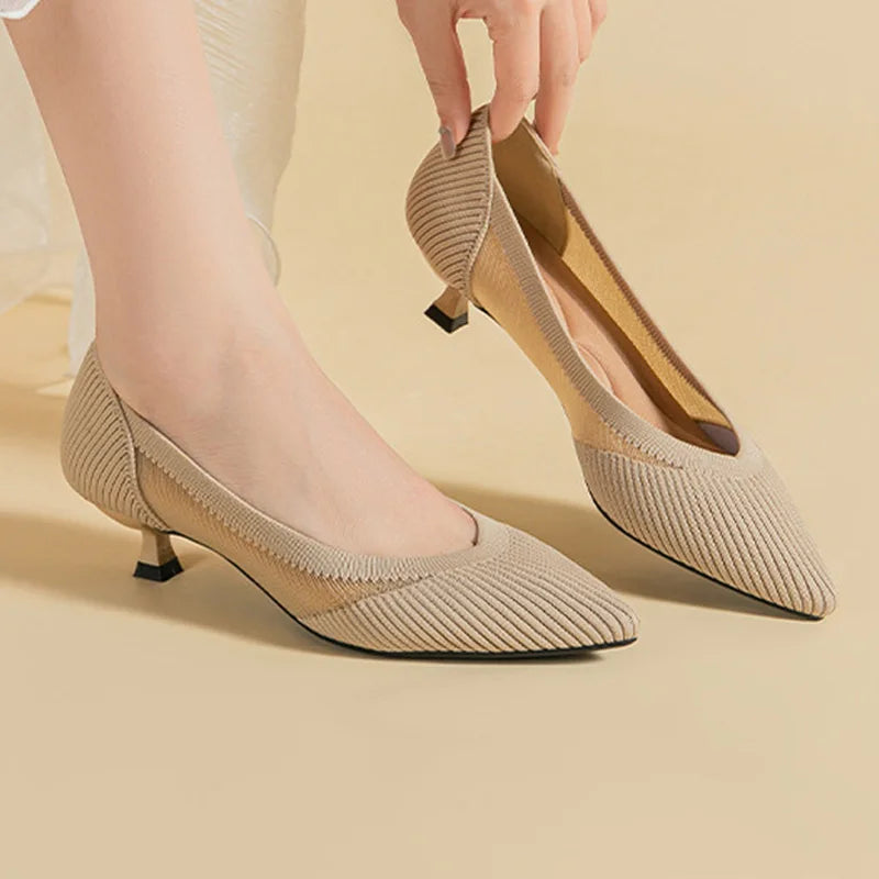 Scarpin Salto Kitten Confortável em Malha Tricô - Sarah