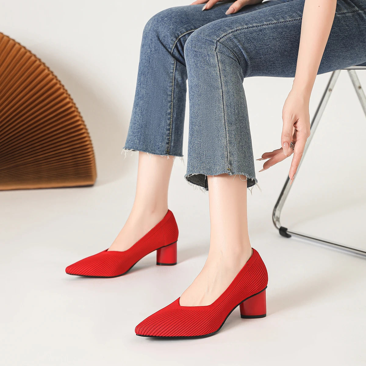 Scarpin Salto Bloco Confortável em Malha Tricô - Hazel