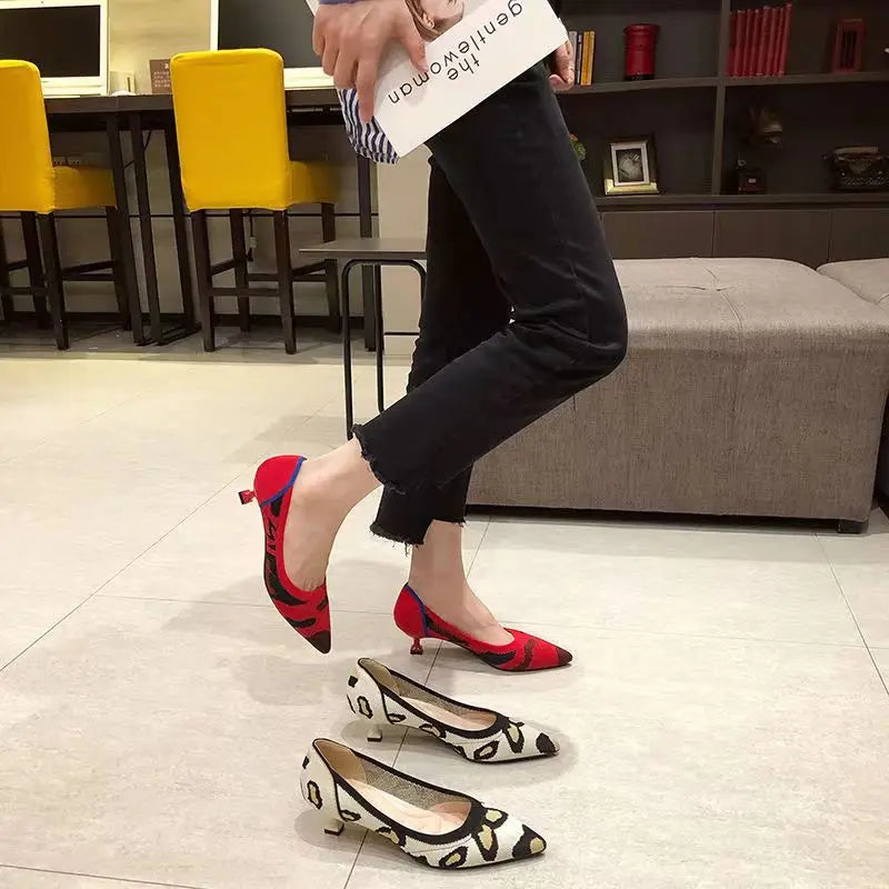 Scarpin Salto Kitten Confortável em Malha Tricô - Stella
