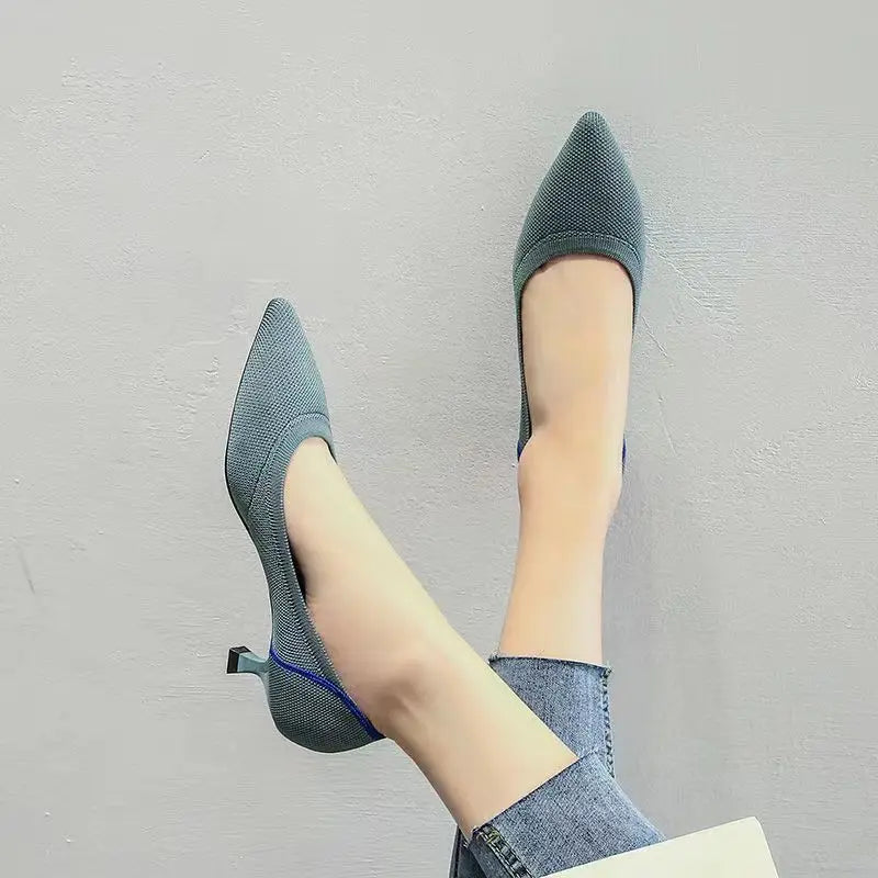 Scarpin Salto Kitten Confortável em Malha Tricô - Stella