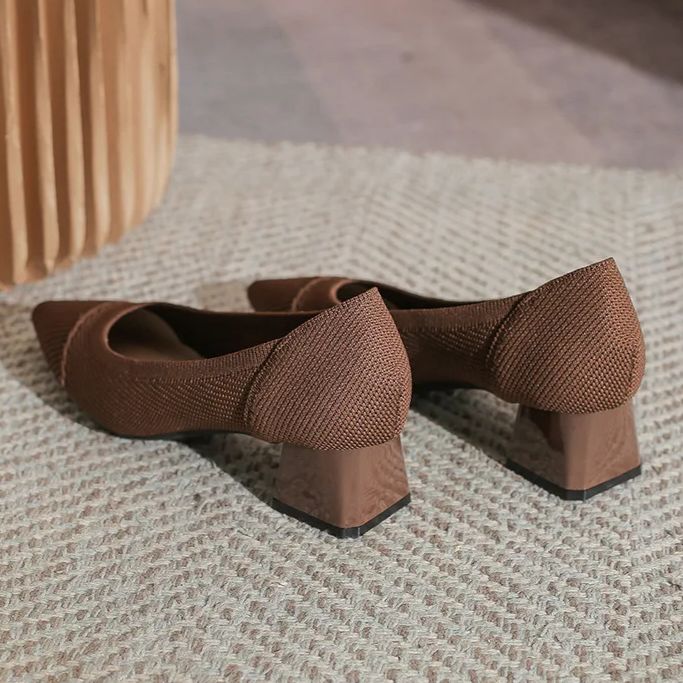 Scarpin Salto Bloco Confortável em Malha Tricô - Nyla