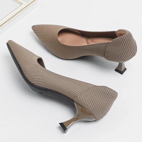 Scarpin Salto Médio Confortável em Malha Tricô - Clara