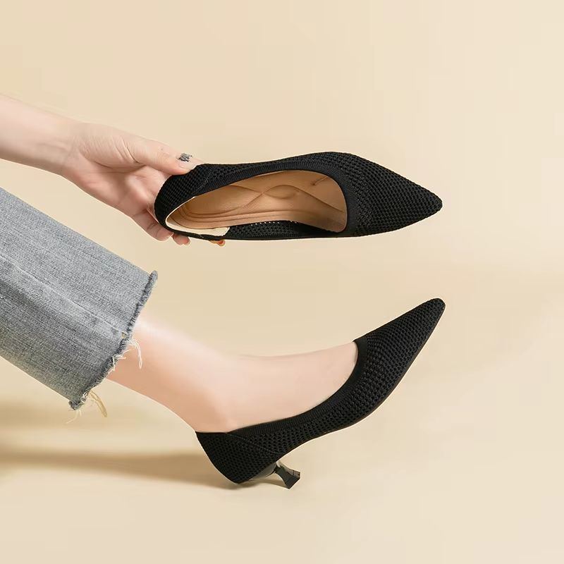 Scarpin Salto Kitten Confortável em Malha Tricô - Leandra