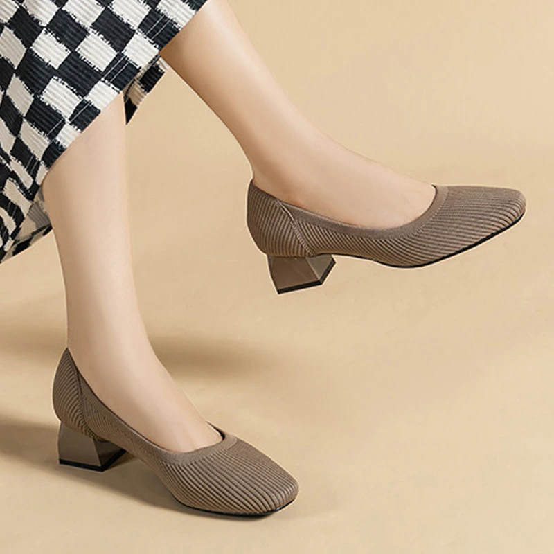 Scarpin Salto Bloco Confortável em Malha Tricô - Lena