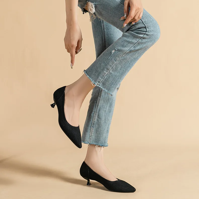 Scarpin Salto Kitten Confortável em Malha Tricô - Agnes