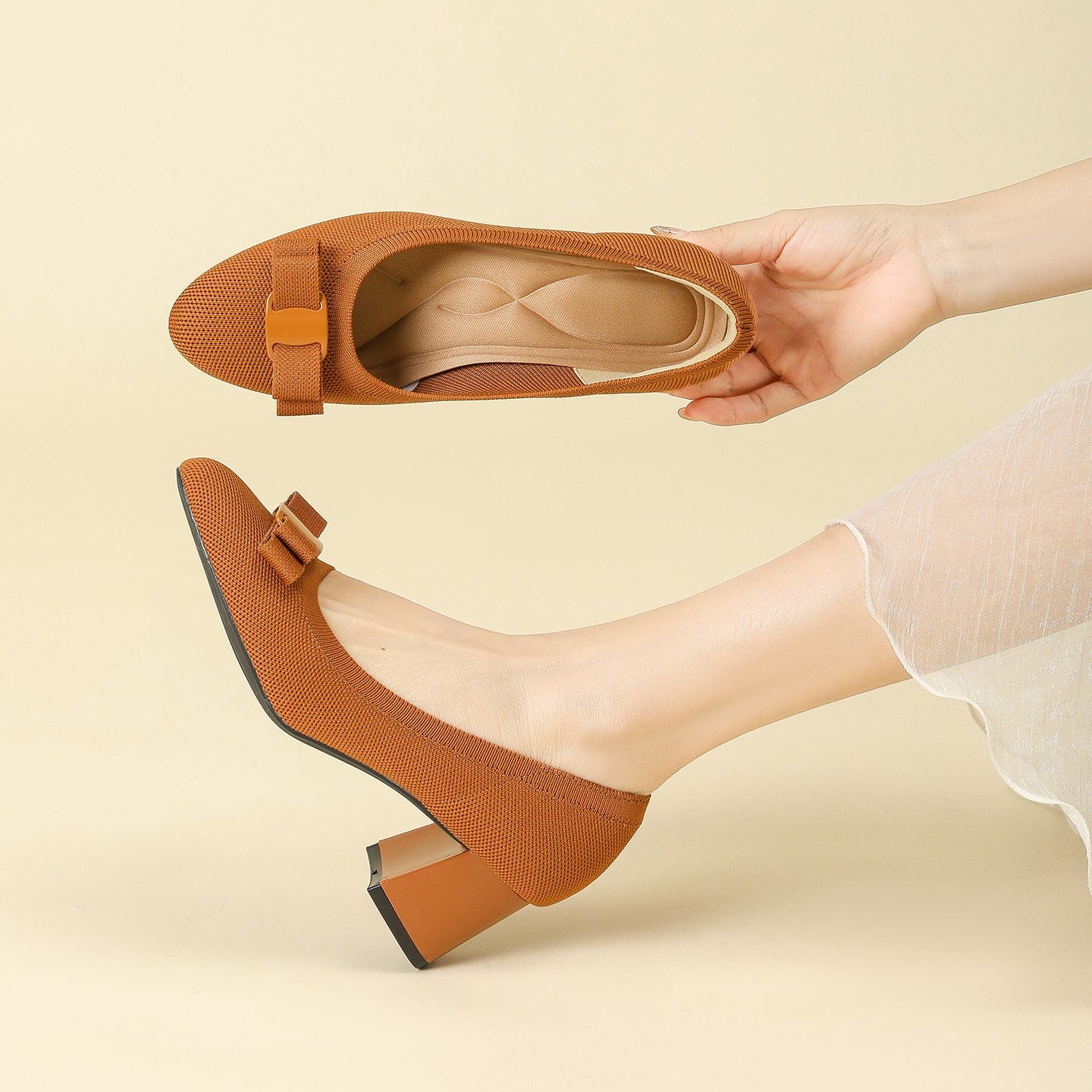 Scarpin Salto Bloco Confortável em Malha Tricô – Valerie