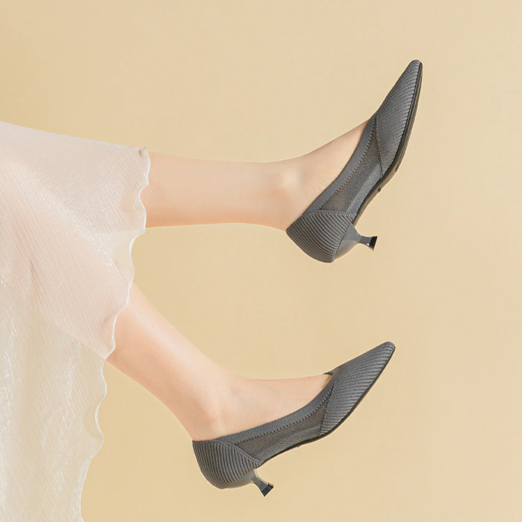 Scarpin Salto Kitten Confortável em Malha Tricô - Sarah
