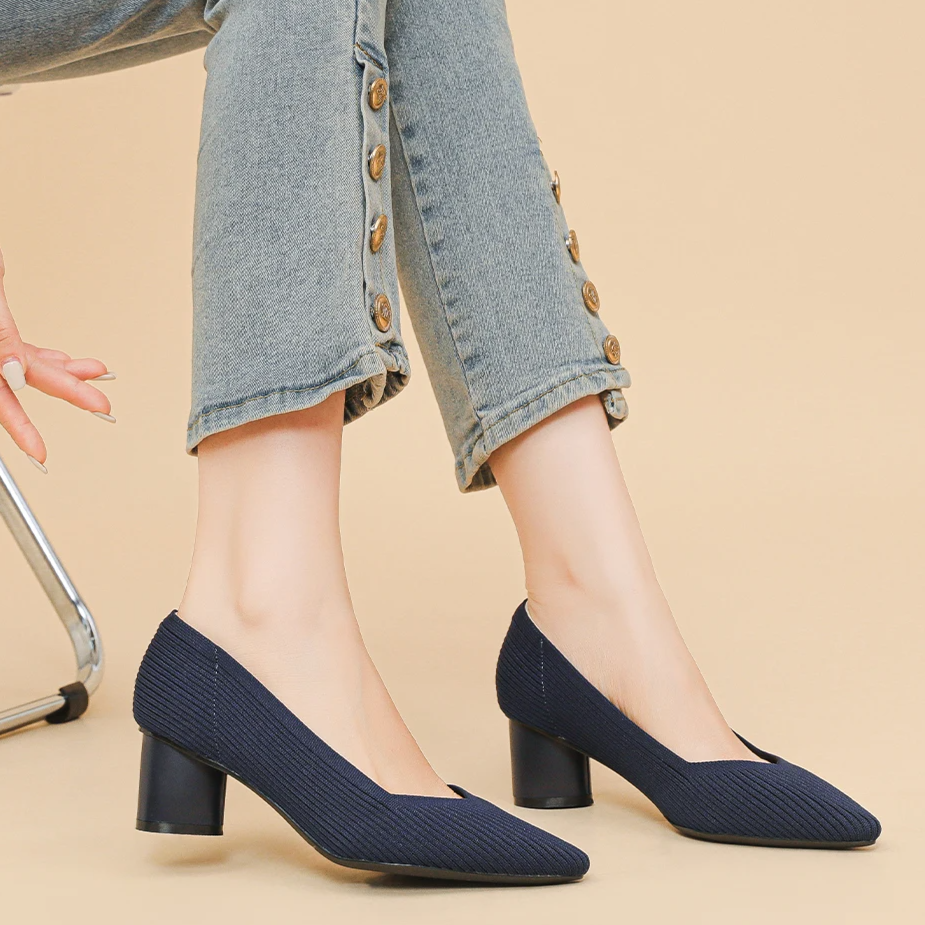 Scarpin Salto Bloco Confortável em Malha Tricô - Hazel