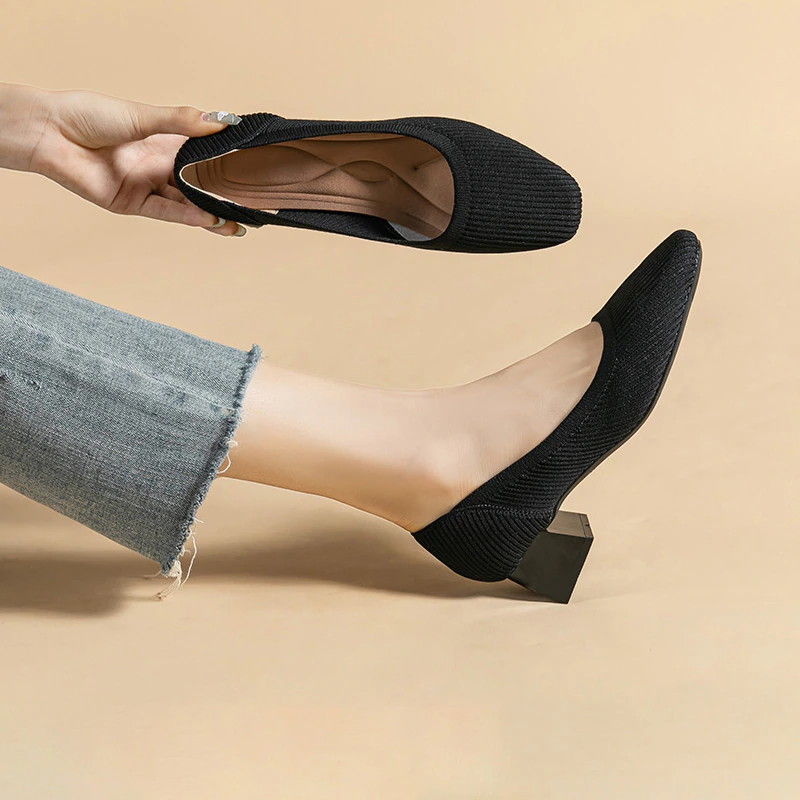 Scarpin Salto Bloco Confortável em Malha Tricô - Lena