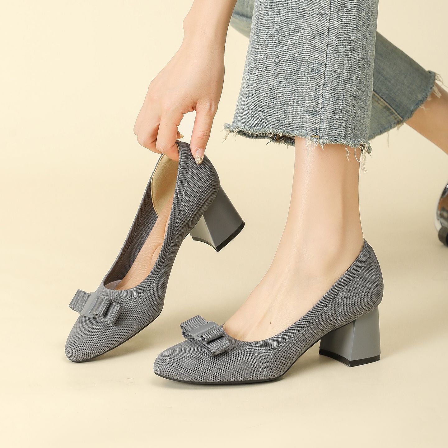 Scarpin Salto Bloco Confortável em Malha Tricô – Valerie